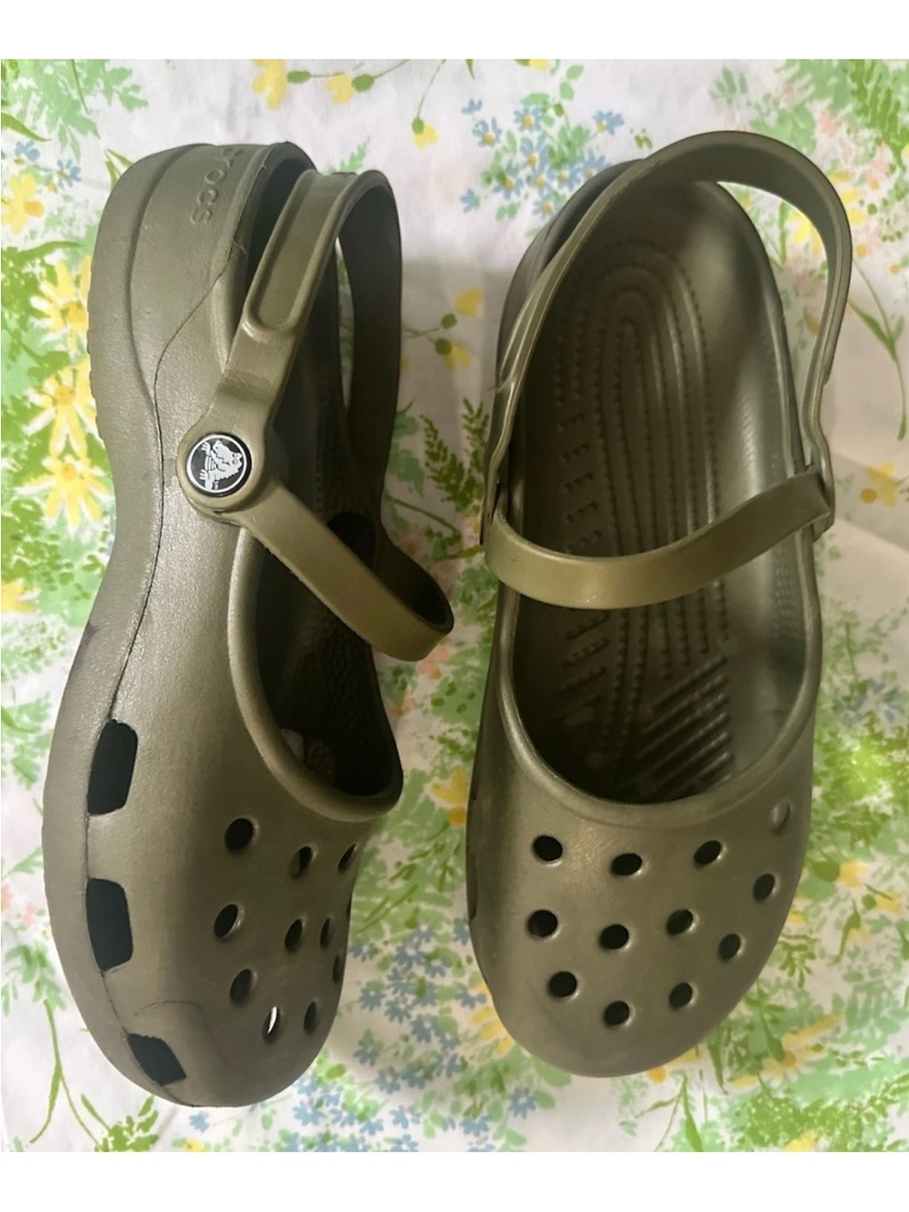Crocs Karin Clog Mary Jane Army Green Color Women’s 10 Slip On Comfort Shoes EUC